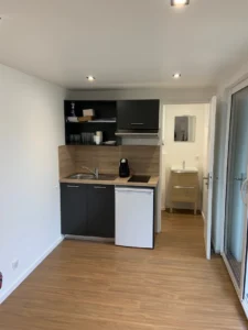 STUDIO EN CONTAINER DE 20 PIEDS 13 M²