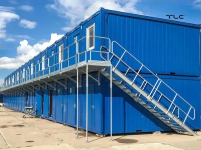 ESCALIER MÉTALLIQUE EXTÉRIEUR POUR CONTAINER | PALIER À L’EXTRÉMITÉ