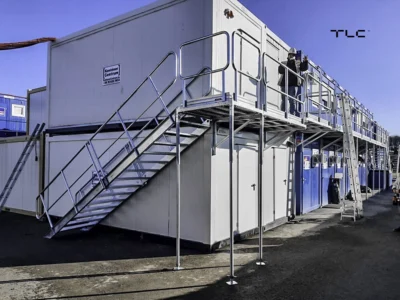 ESCALIER MÉTALLIQUE EXTÉRIEUR POUR CONTAINER | PALIER À L’EXTRÉMITÉ
