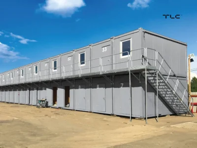 ESCALIER MÉTALLIQUE EXTÉRIEUR POUR CONTAINER | PALIER À L’EXTRÉMITÉ