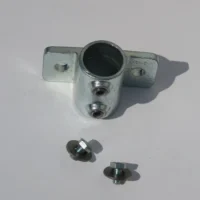 KIT DE FIXATION DE POTEAU SUR CONTAINER MARITIME