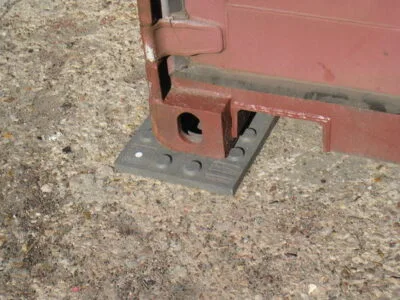 PLAQUE DE CALAGE POUR CONTAINERS SUR SOLS DURS