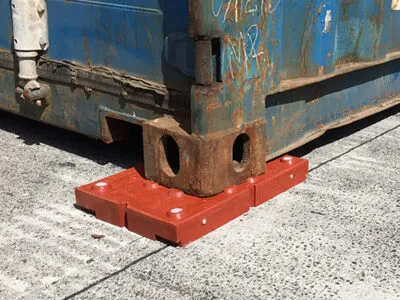 PLAQUE DE CALAGE POUR CONTAINERS TOUS TYPES DE SOLS EP. 45 MM