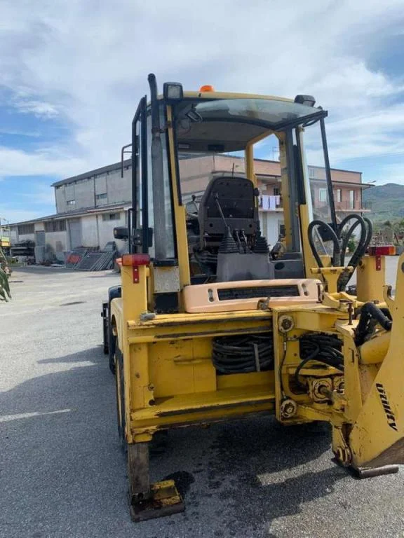 2005 KOMATSU WB70A