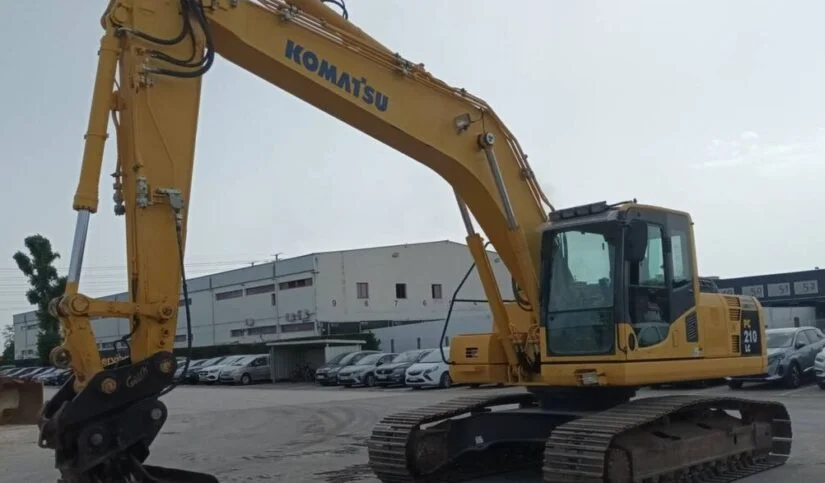 2012 KOMATSU PC210LC-8
