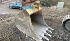 2014 KOMATSU PC210LC-10