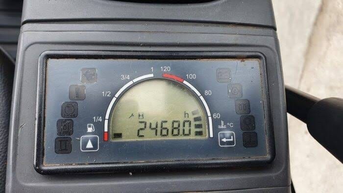 Caterpillar 302.2D, (2013), 2 468 heures, 2.1T + 3 Godets – occasion