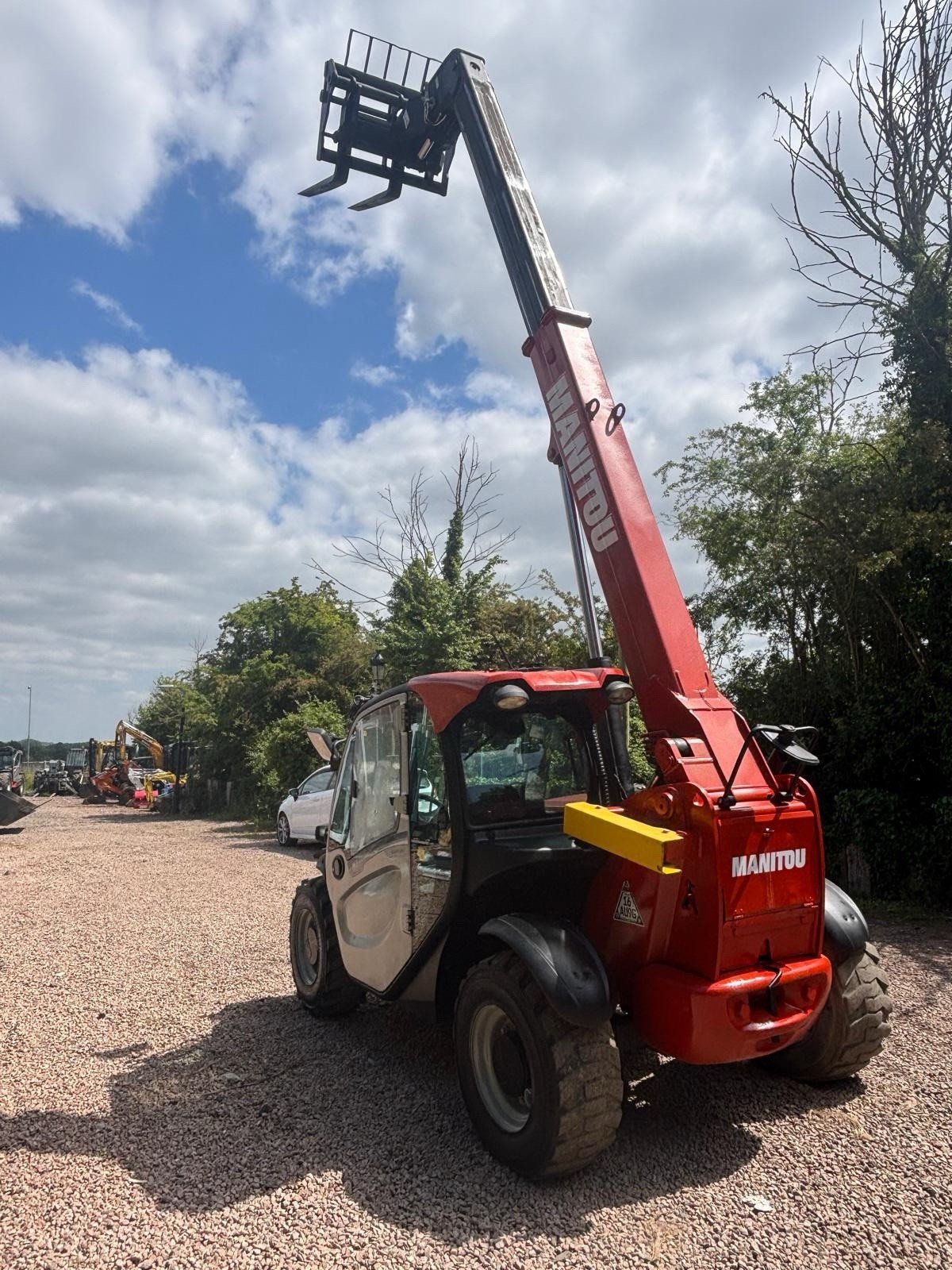MANITOU MT 625 H COMFORT AVEC ACCESSOIRES