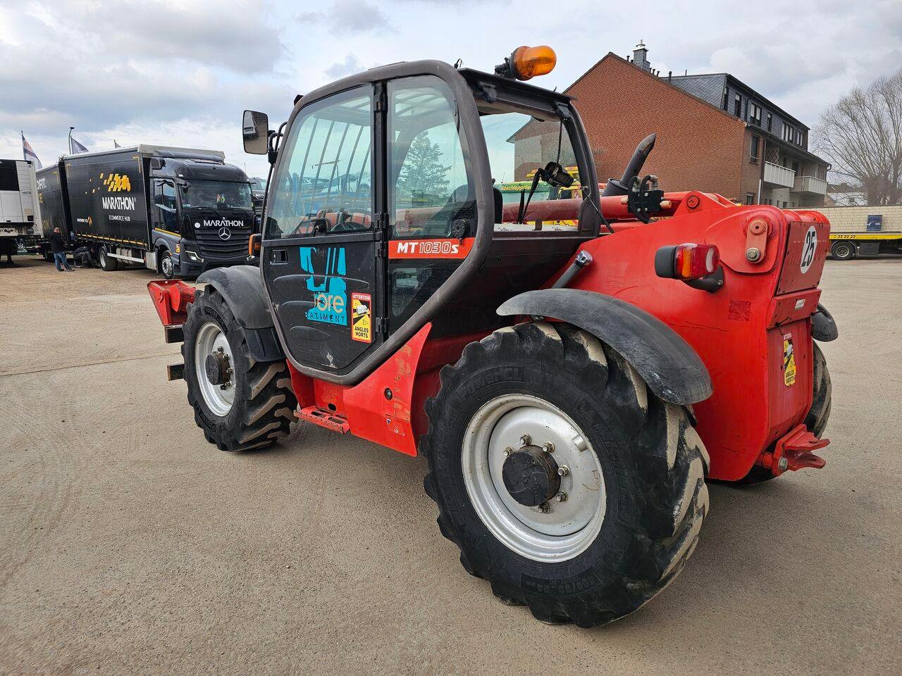 Chariot télescopique Manitou MT1030