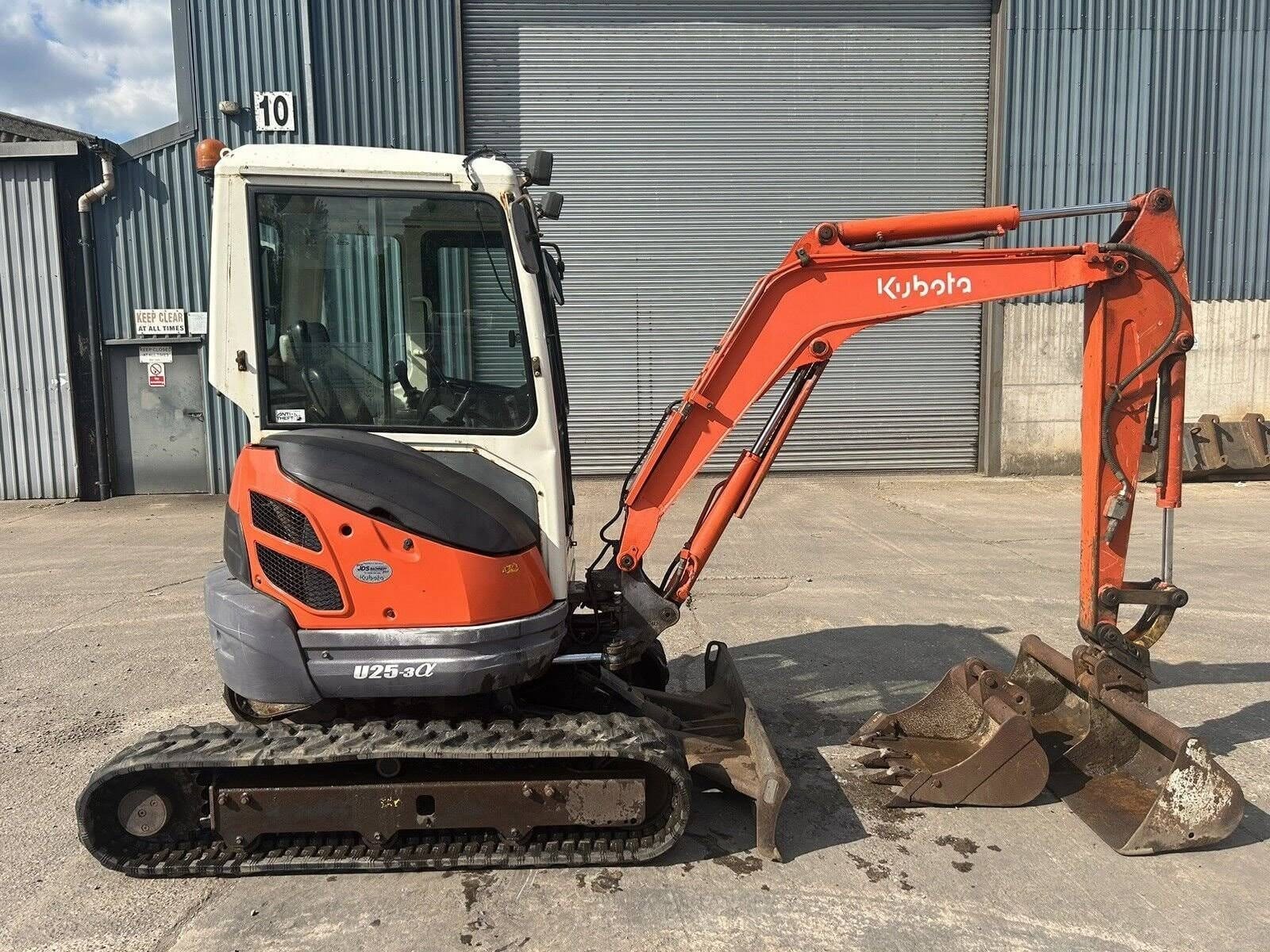 Kubota U25-3, (2008), 3600 heures, 2.6T + BRH + 3 Godets – occasion