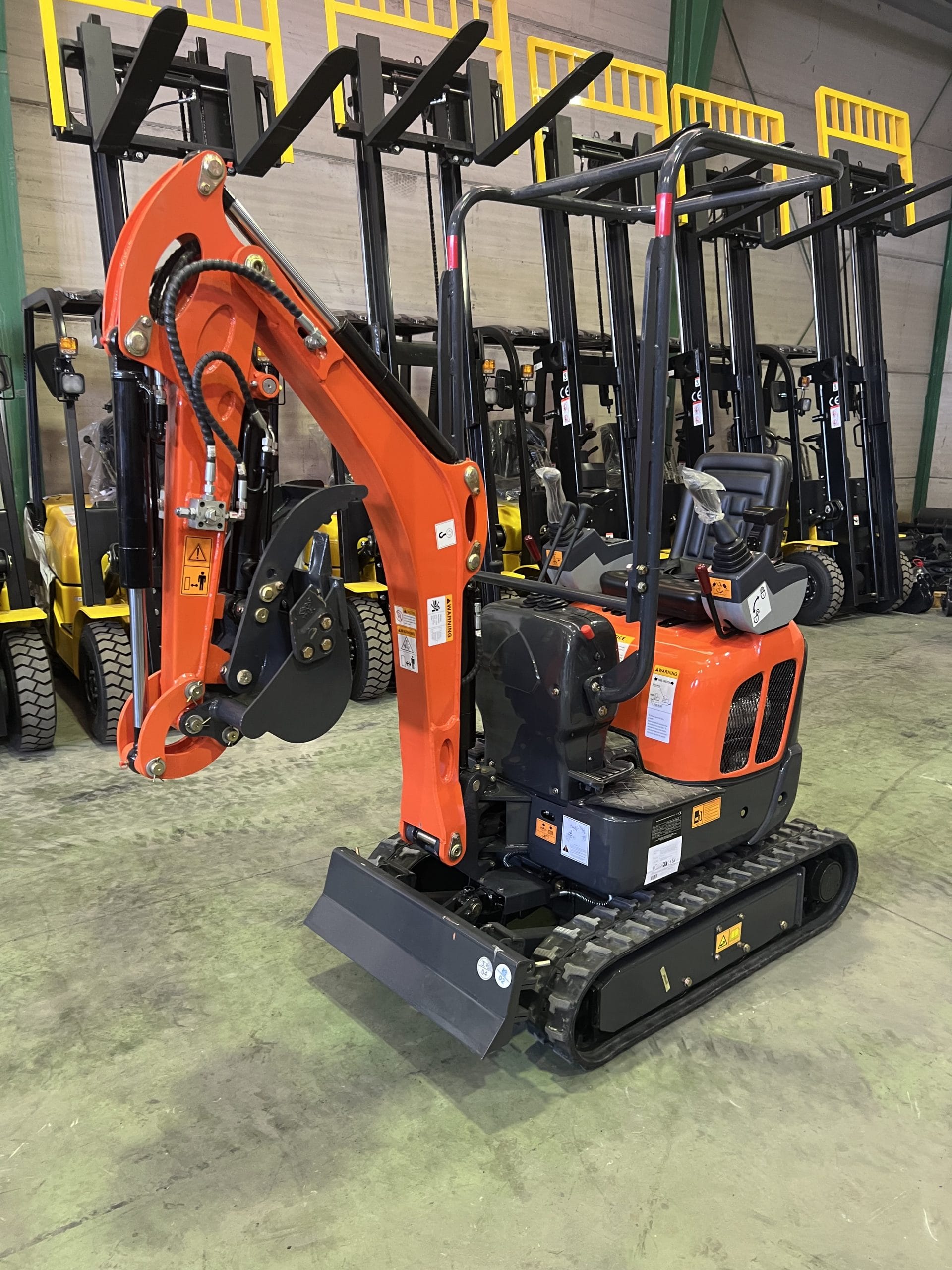 Mini Excavatrice 1200 kg Moteur Kubota 3 Cylindres avec Chenilles Rétractables de 74 cm