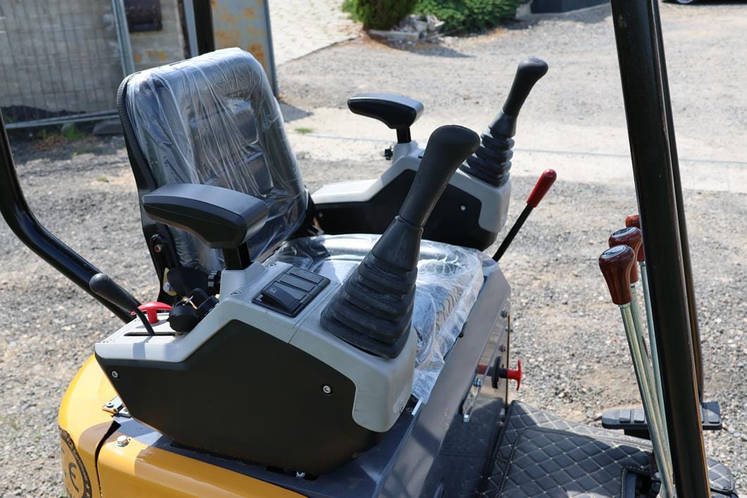 Mini-pelle APS OKW17 avec bras de torsion